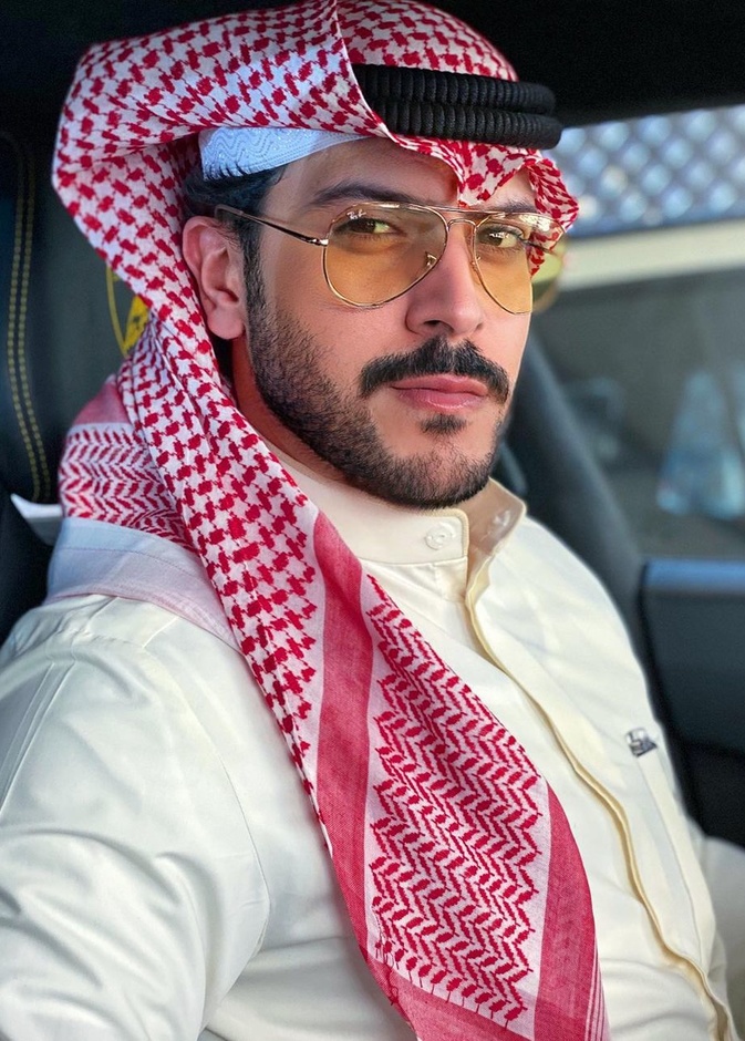 الفنان عيسى المرزوق