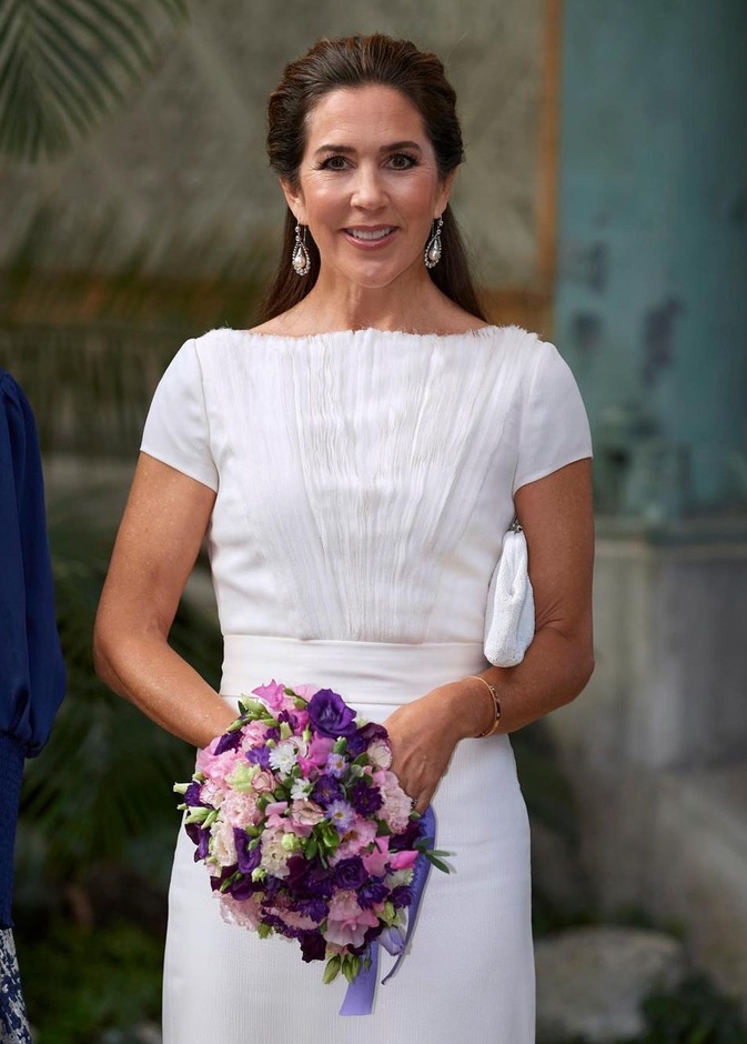 الأميرة ماري من الدنمارك تطل كالعروس