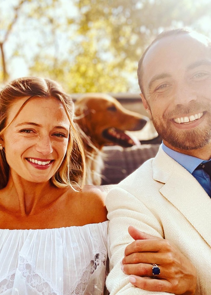 بفستان عمره 41 عاما.. زوجة جيمس ميدلتون ترتدي فستان زفاف والدته