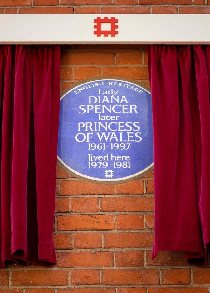 "هنا عاشت ديانا".. لافتة جديدة على شقة أميرة القلوب في لندن تكريما لها