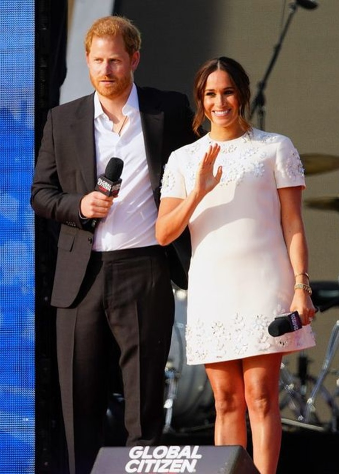 ميغان وهاري ينصحان متابعيهما بالابتعاد "لبعض الوقت" عن شاشات الهواتف والحاسوب