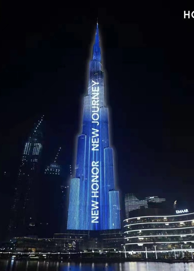 HONOR تُضيء برج خليفة في دبي إعلاناً لبدء رحلتها الجديدة!