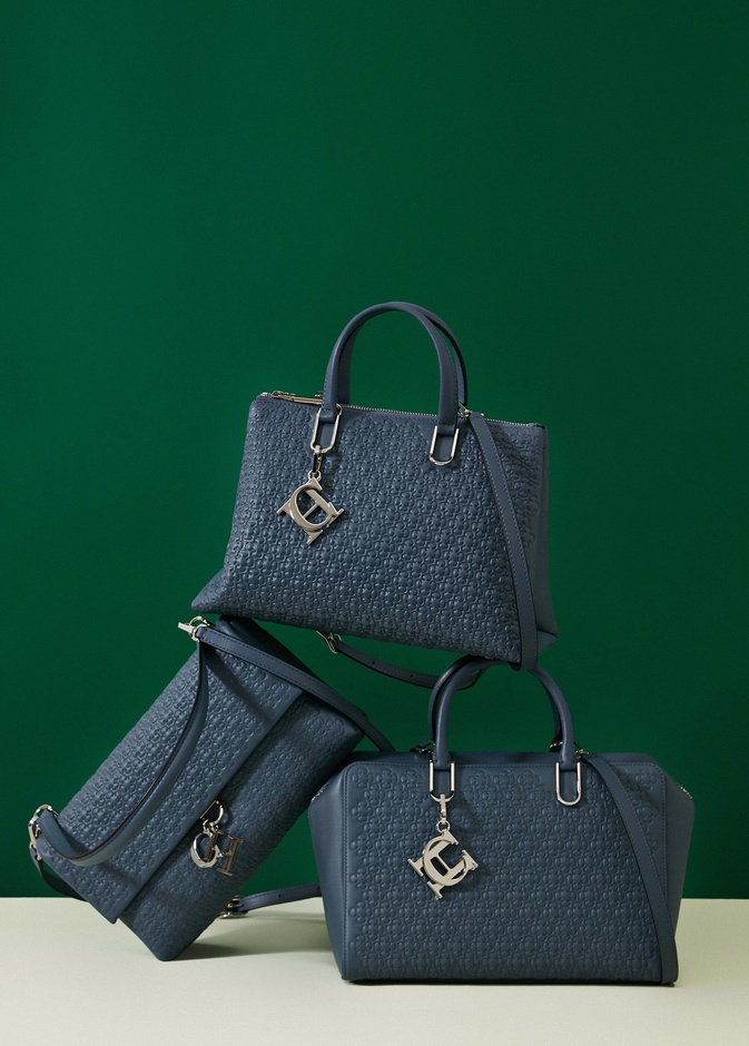 حصريًا لمجلة "هي"  CH Carolina Herrera تكشف عن مجموعتها الخاصة باليوم الوطني السعودي