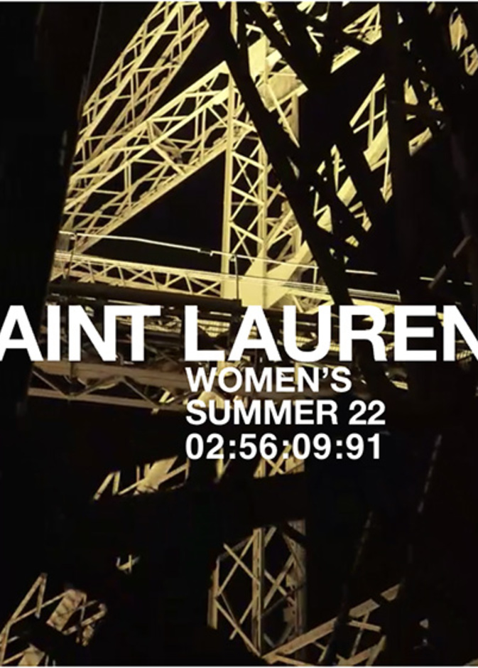بث مباشر لعرض أزياء SAINT LAURENT من باريس لربيع صيف 2022