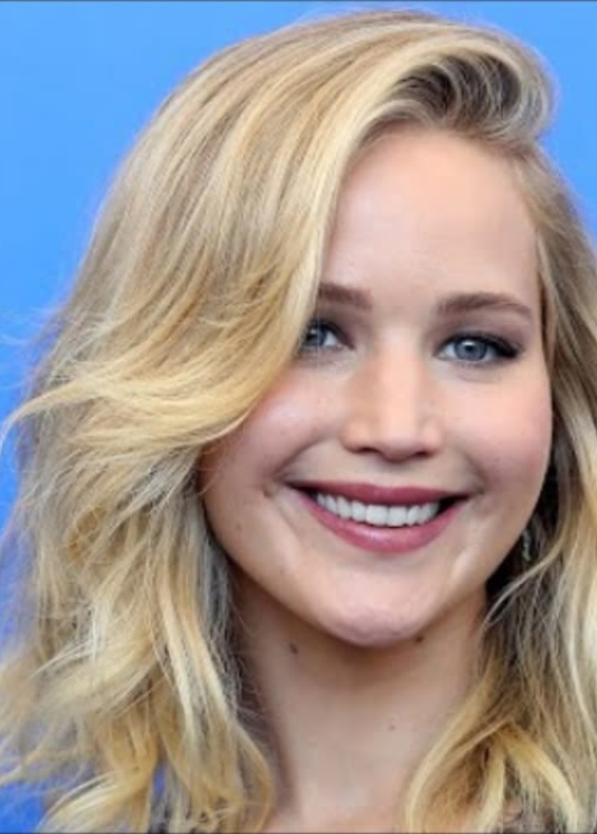 جينيفر لورانس_ الصورة من قناة Access على يوتيوب