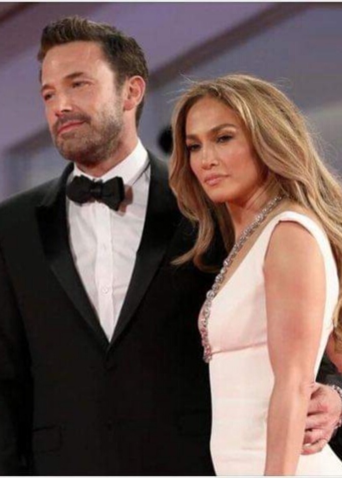 بن أفليك وجينيفر لوبيز يتألقان على السجادة الحمراء