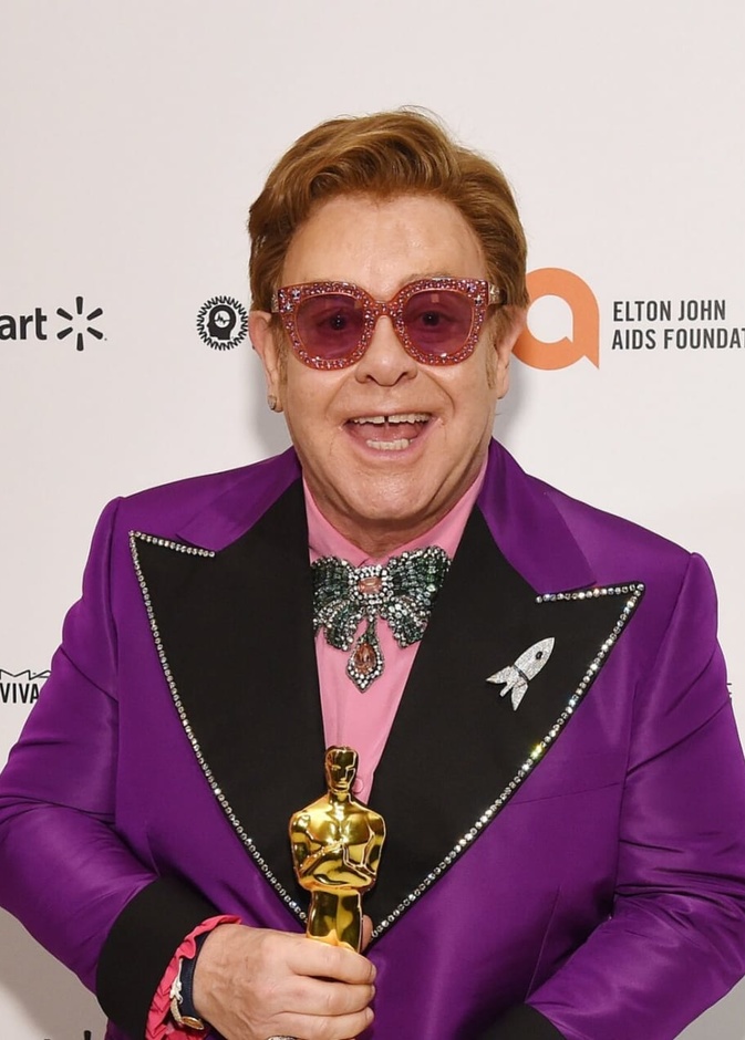 إلتون جون يخضع لعملية جراحية