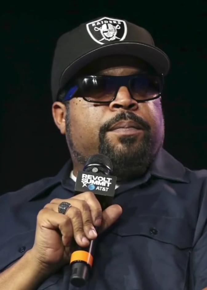 وفاة الممثل الكوميدي أنتوني جونسون عن عمر 55 عامًا