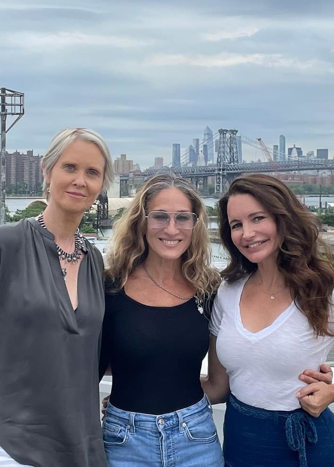 تفاصيل عن مسلسل "And Just Like That" وصور جديدة لأبطاله