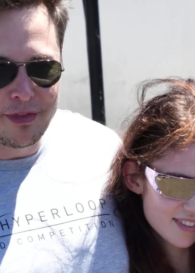 نفصال إيلون ماسك و غرايمس بعد 3 سنوات من المواعدة