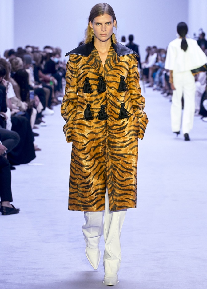 عرض ازياء مجموعة Jil Sander لربيع وصيف 2022 ضمن اسبوع الموضة في ميلانو