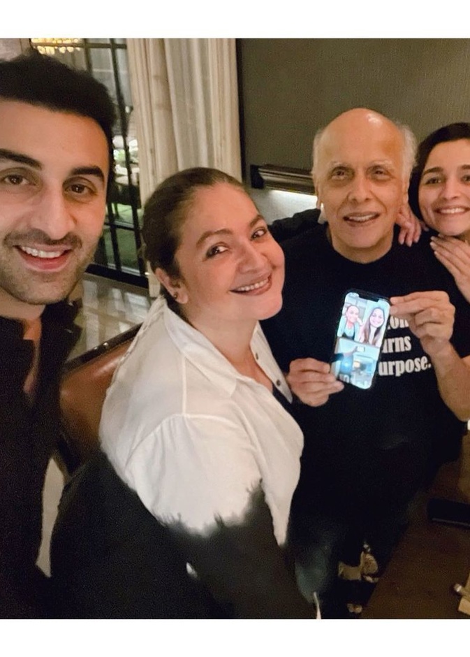 عليا بهات تحتفل بعيد ميلاد والدها بصحبة رانبير كابور