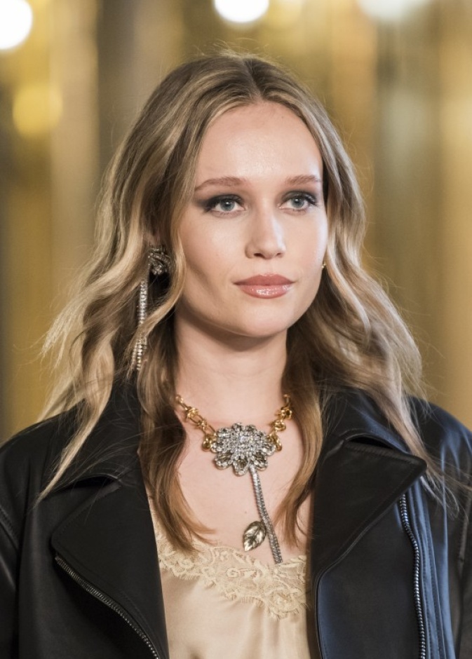 أنواع البلاشر بدرجات المشمشي لإكمال إطلالات الموسم