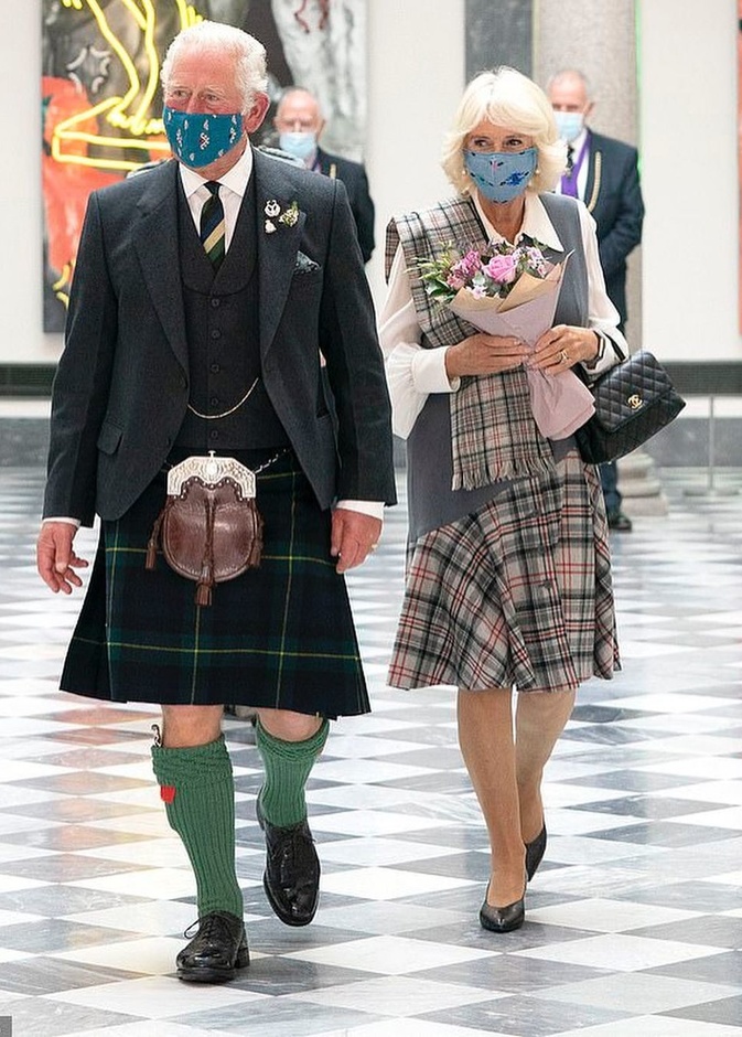 الأمير تشارلز وكاميلا دوقة كورنوال يفتتحان معرض أبردين الفني بعد تجديده