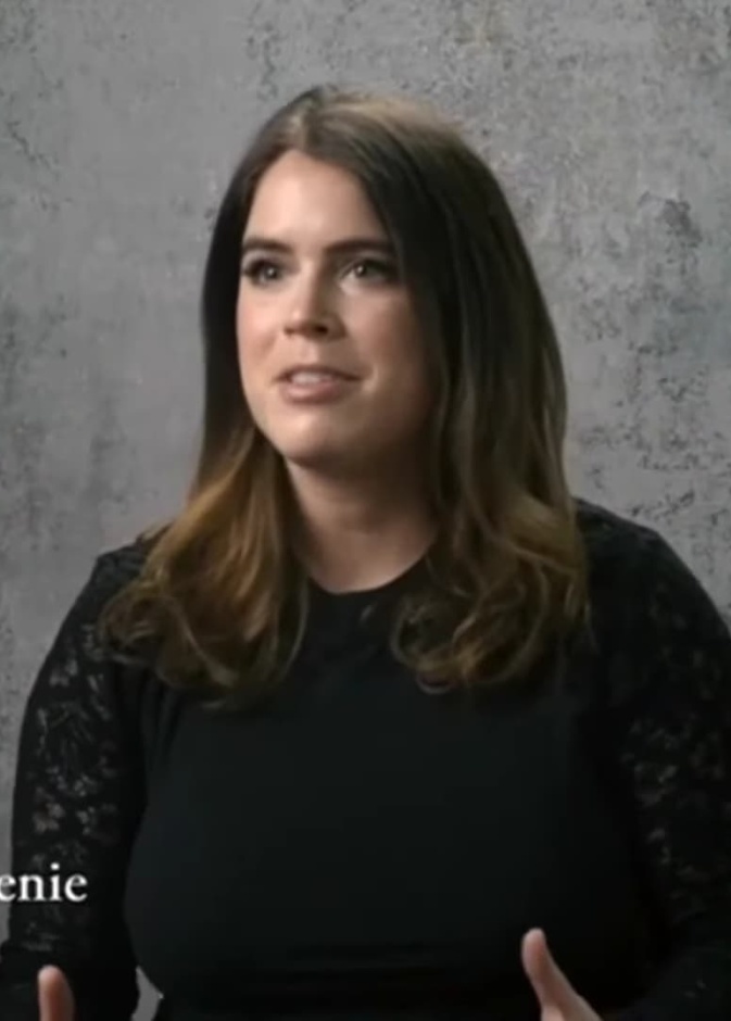 الأميرة يوجين تبكي تأثرا وهي تستعيد ذكرى تقديم طفلها لجدها الراحل الأمير فيليب