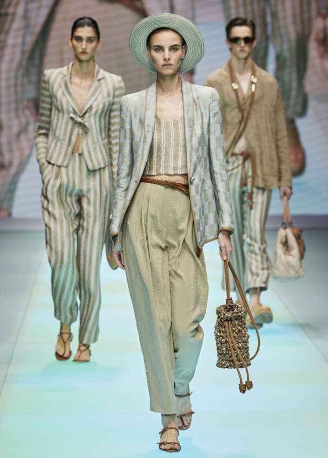 مجموعة امبوريو ارماني لموسم ربيع وصيف 2022