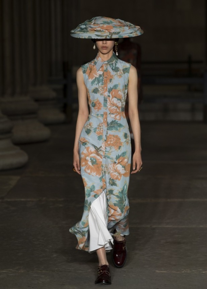 عرض أزياء Erdem لربيع وصيف 2022 من أسبوع الموضة في لندن