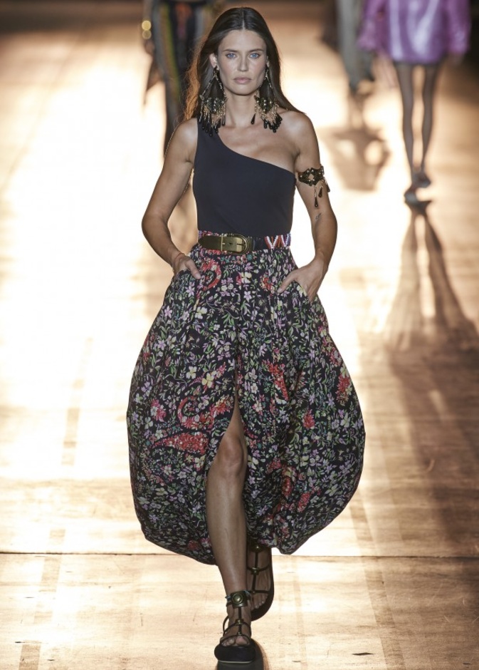 مجموعة Etro لربيع وصيف 2022 من أسبوع الموضة في ميلانو