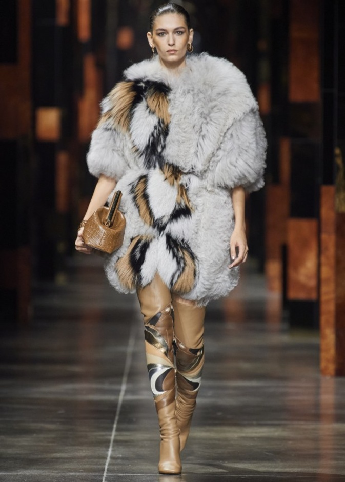 مجموعة Fendi لربيع وصيف 2022 من أسبوع الموضة في ميلانو