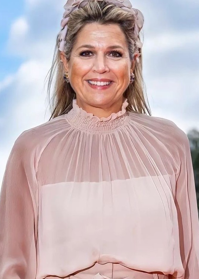 ملكة هولندا تزيح الستار عن الكومبيوتر الوطني الخارق الجديد في حديقة العلوم في أمستردام