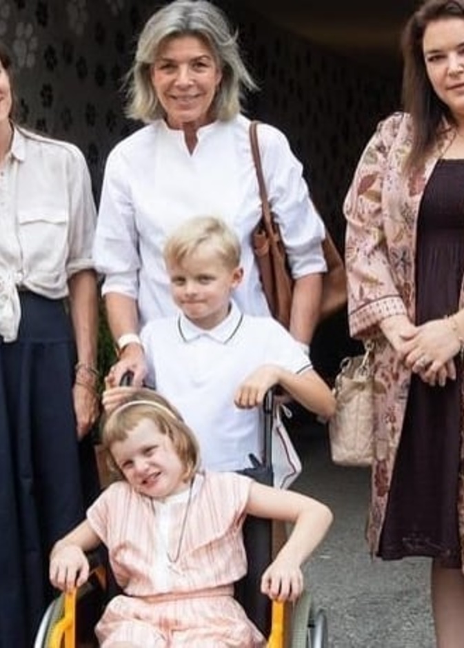 أحدث الصور التي نشرتها الأميرة تشارلين لطفليها