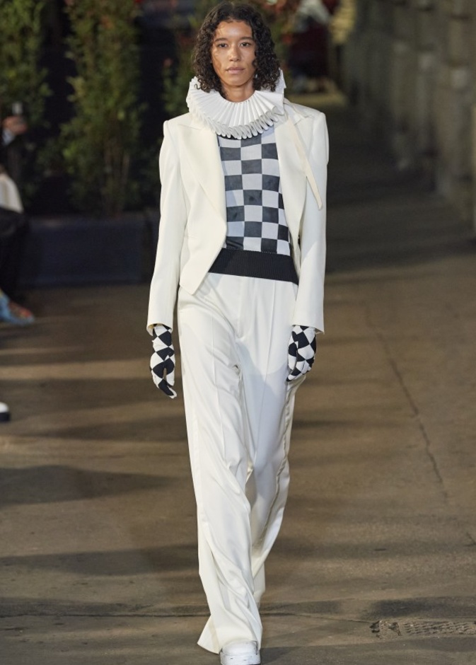 مجموعة  MM6 Maison Margielaلربيع وصيف 2022 من أسبوع الموضة في ميلانو