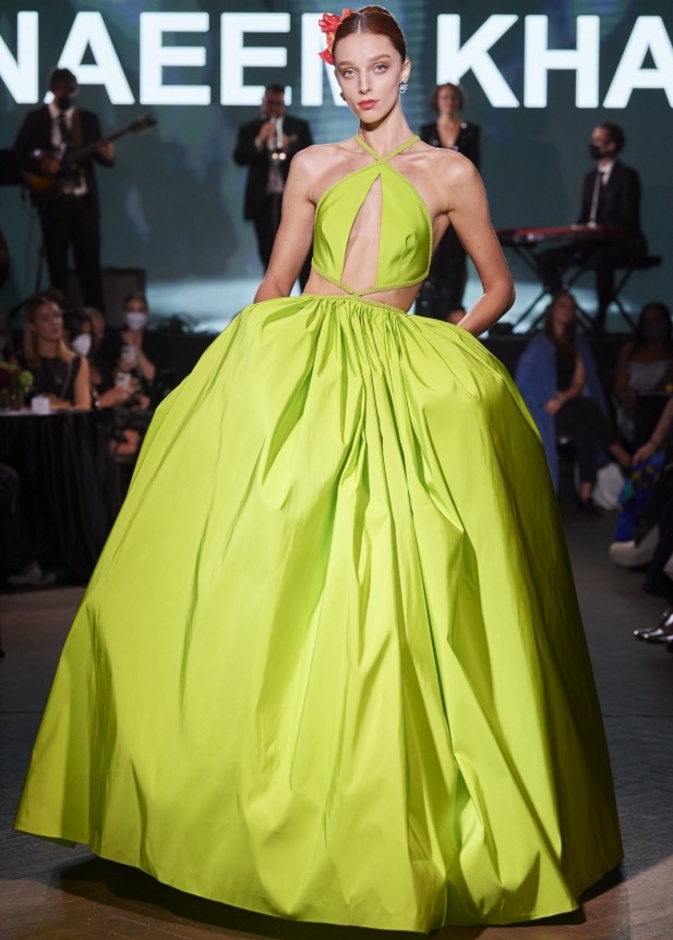 مجموعة Naeem Khan لربيع وصيف 2022 ضمن أسبوع الموضة في نيويورك