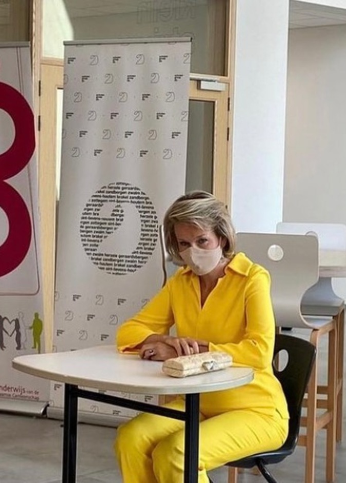 الملكة ماتيلد تزور مدرسة ابتدائية في أحدث مهماتها الرسمية