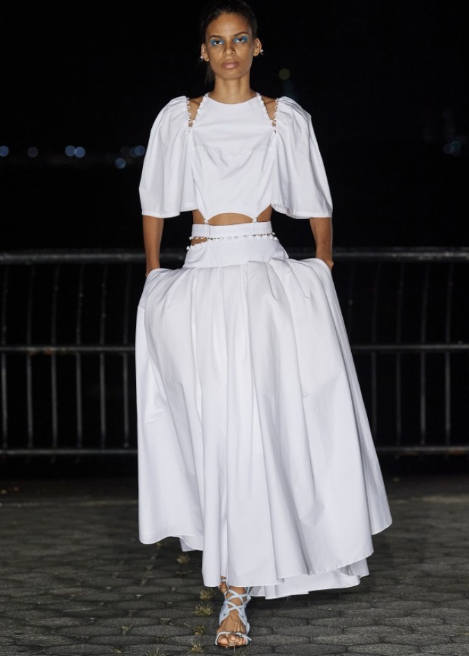 عرض أزياء PRABAL GURUNG لربيع وصيف 2022 من أسبوع الموضة في نيويورك