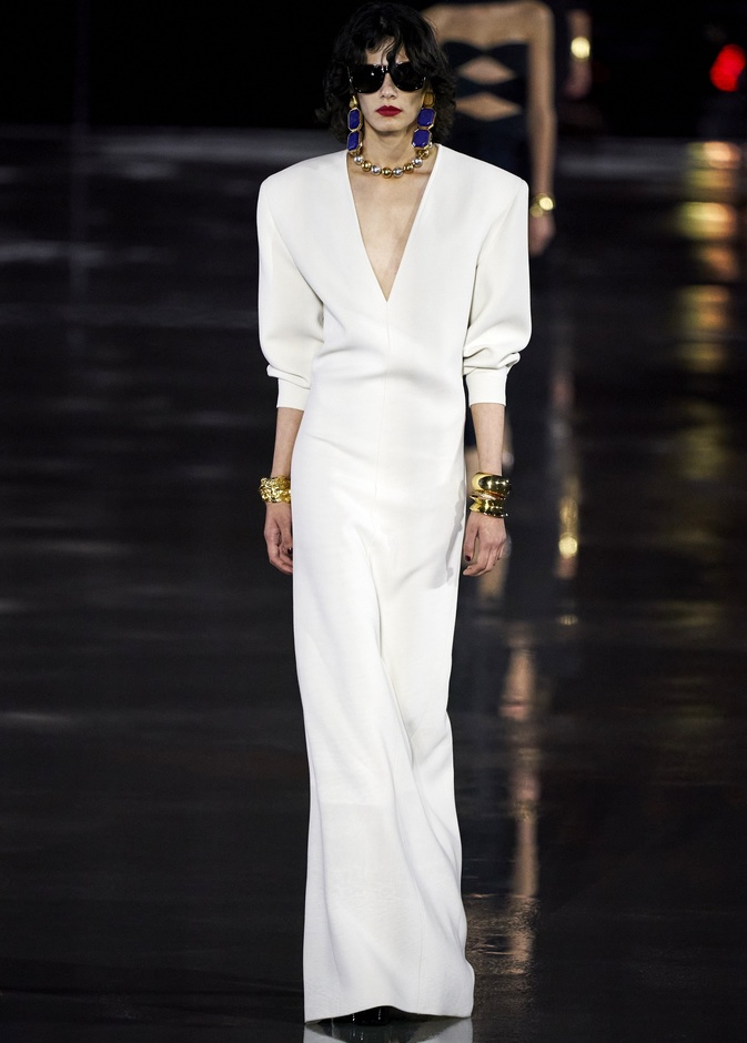 عرض أزياء مجموعة Saint Laurent لربيع وصيف 2022