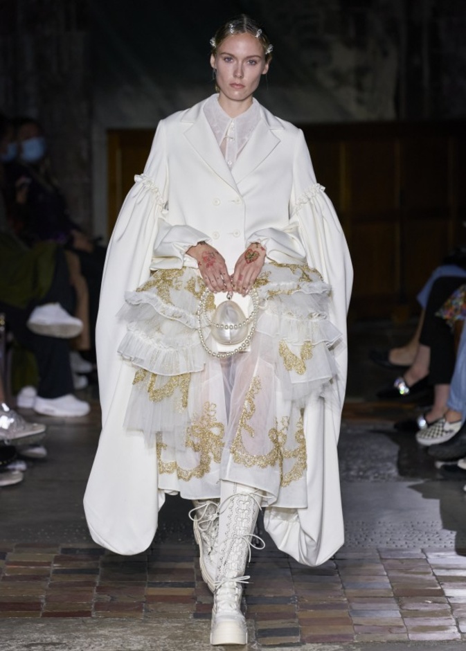 مجموعة Simone Rocha لربيع وصيف 2022 ضمن أسبوع الموضة في لندن