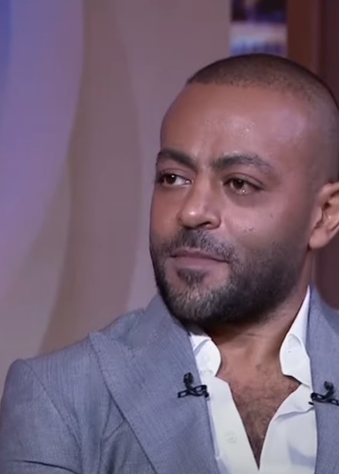 تامر عاشور- صورة من برنامج الحكاية على قناة mbc