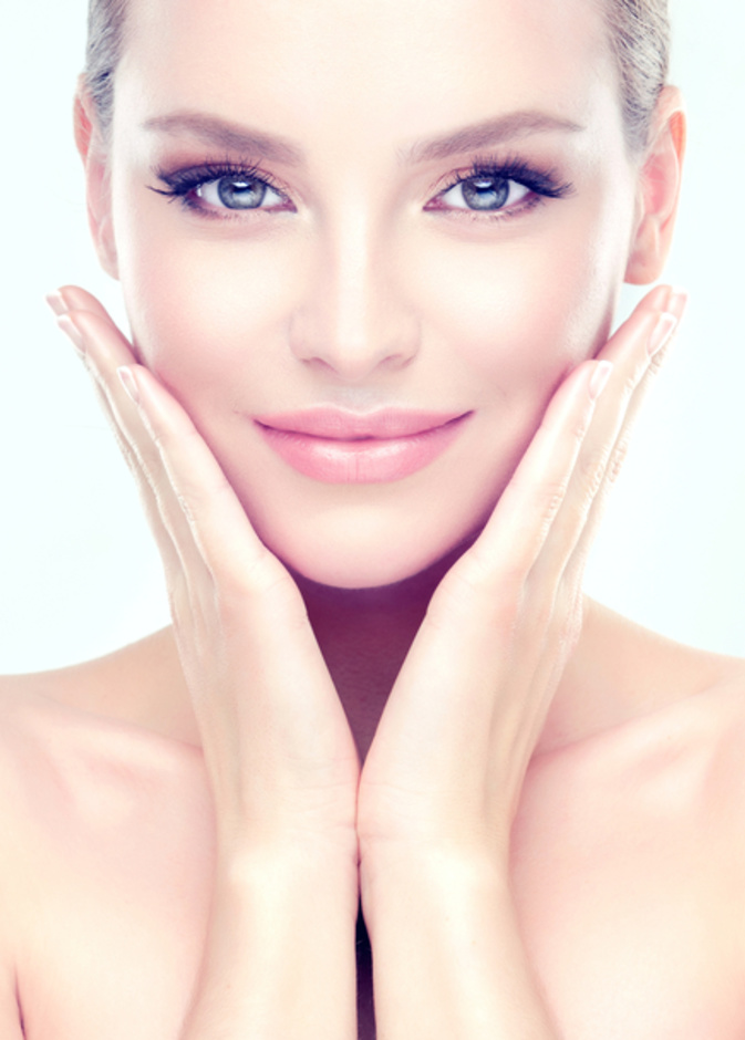 shutterstock_تخلصي من مشكلة النمش في وجهك قبل الزفاف