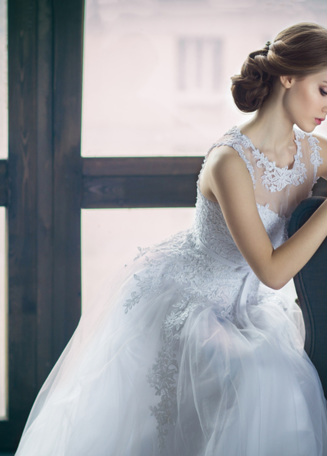 لماذا منعت عروس والديها وشقيقها من حضور حفل زفافها !