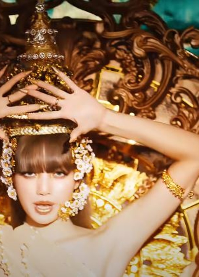 ليسا تشعل أجواء برنامج جيمي فالون وتتخطى الـ100 مليون مشاهدة في يومين بأغنيتها "LALISA"