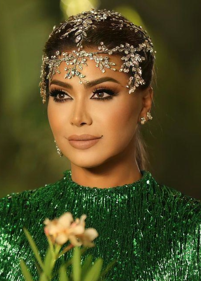 إكسسوار يزين تسريحة ذيل الحصان بأسلوب نوال الزغبي