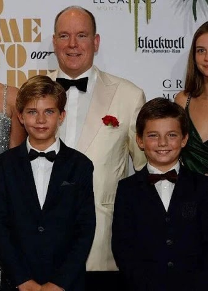 الأمير ألبرت وأسرته يحضرون العرض الأول من فيلم No Time to Die