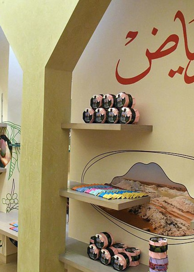 العديد من المقتنيات والمأكولات الأصيلة في مجمع سرد - المصدر وكالة الأنباء السعودية 