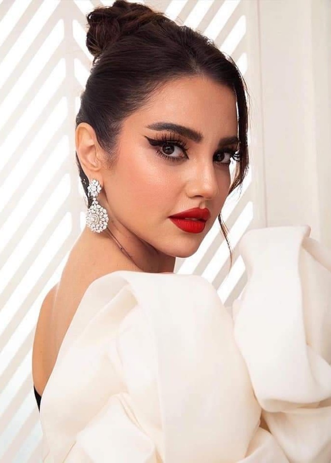 الإعلامية الإماراتية مهيرة عبد العزيز - الصورة من حسابها jerkographyعلى انستقرام للمصور