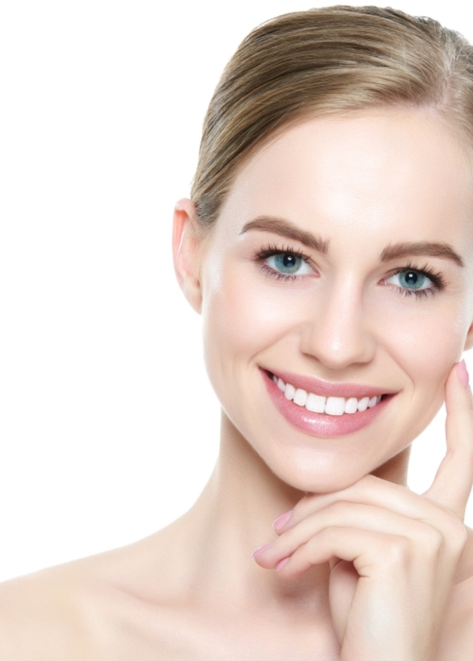 تبييض الأسنان طريقة بسيطة لتحسين مظهر الابتسامة وتقليل اصفرار الأسنان