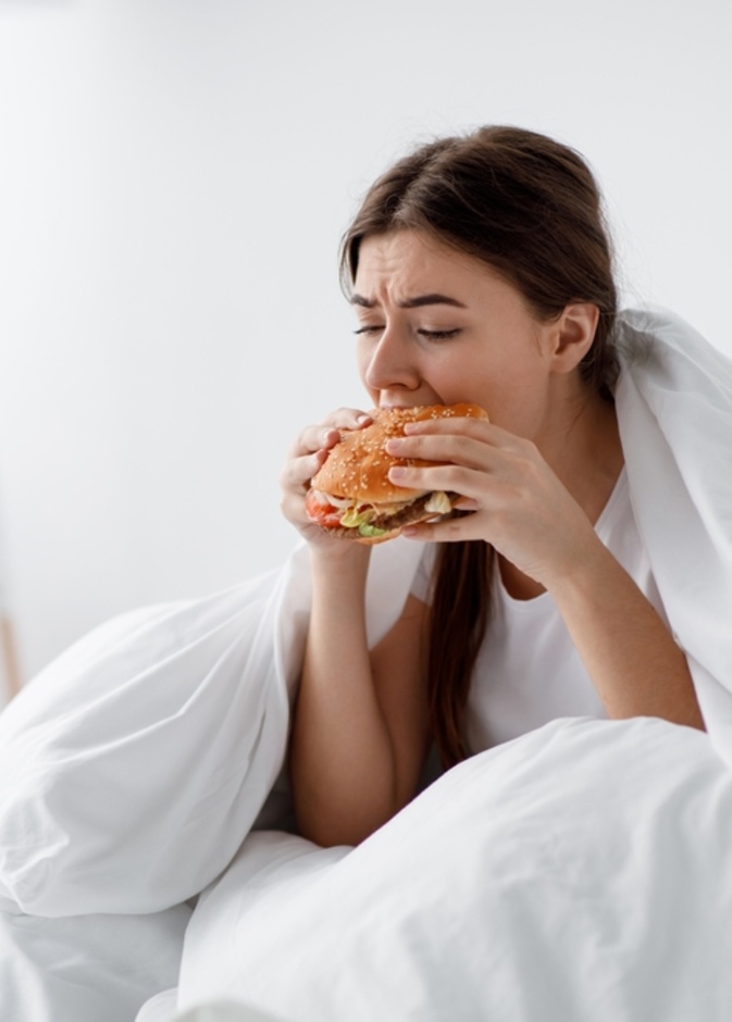 نصائح مهمة لتجنب الإفراط في تناول الطعام بسبب التوتر ما قبل الزواج