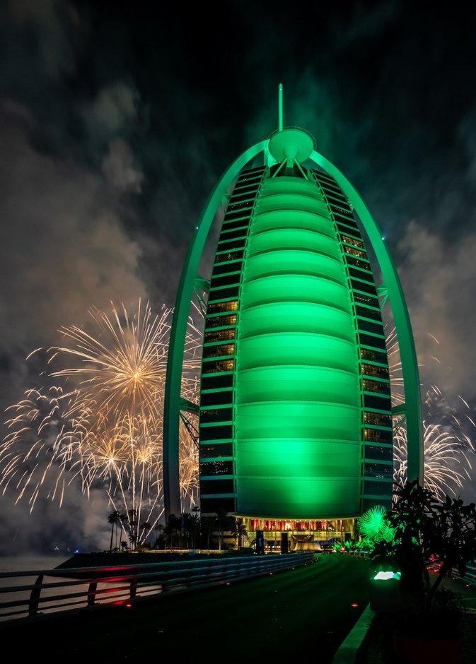 عروض فنية وألعاب نارية في تجربة رائعة - المصدر وكالة أنباء الإمارات 