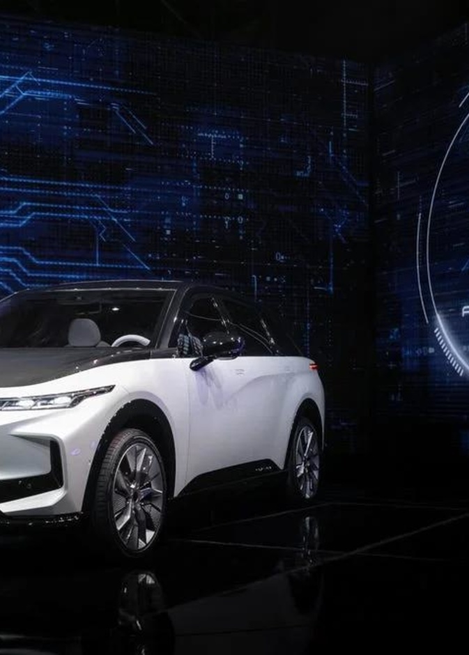 فوكسكون تكشف عن 3 نماذج كهربائية