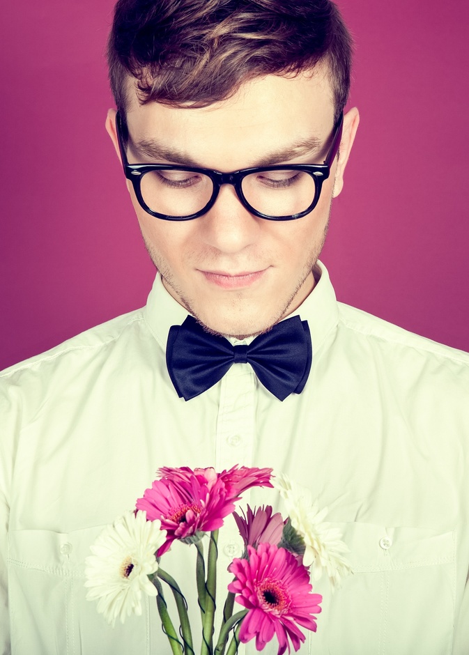 لغة الجسد في الحب عند الرجل الخجول