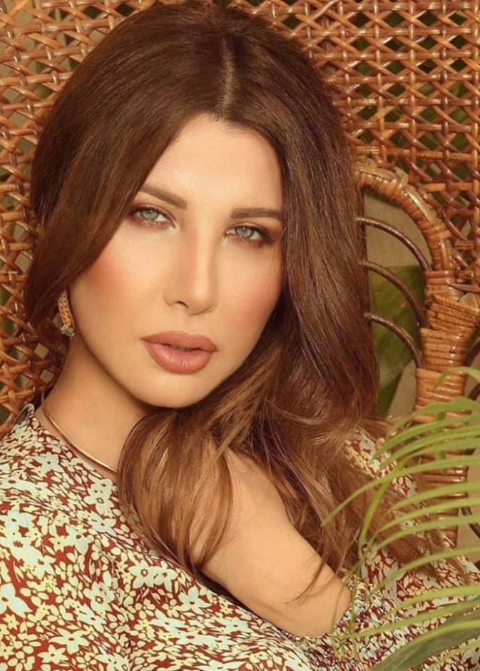 مكياج خطوبة ناعم وبرونزي مستوحى من إطلالات نانسي عجرم