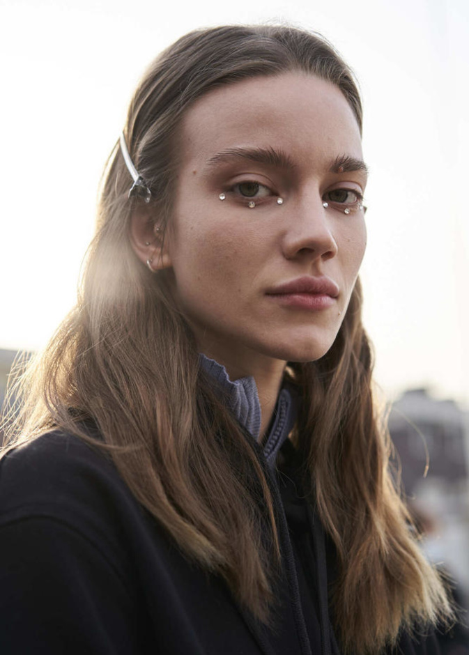 أجمل صيحات مكياج مع حبيبات الستراس لاطلالات خريف