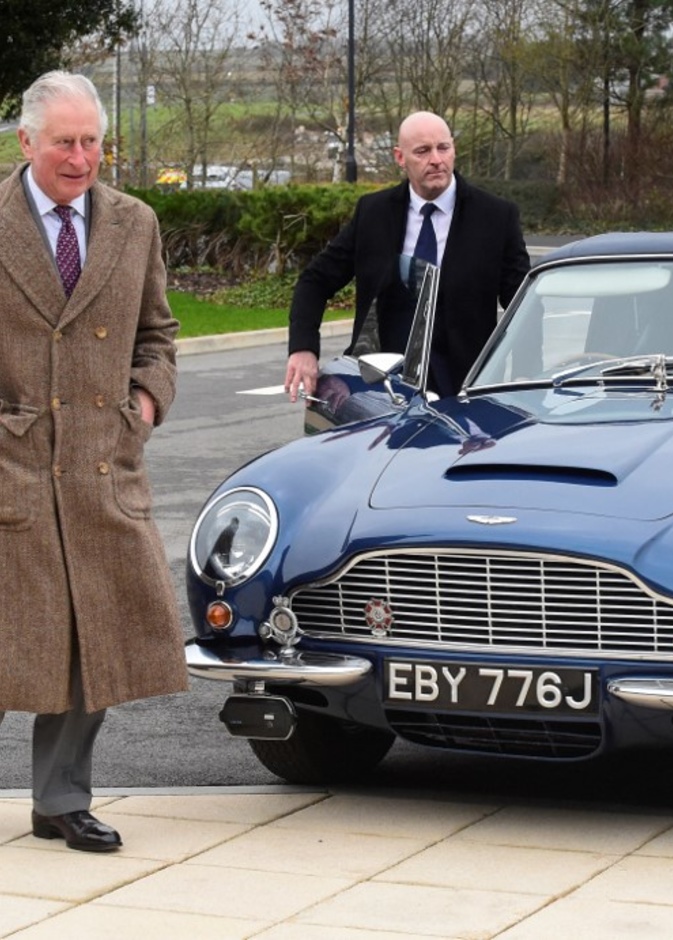 من البنزين إلى مخلفات الجبن.. الأمير تشارلز يحول وقود سيارته حفاظا على البيئة