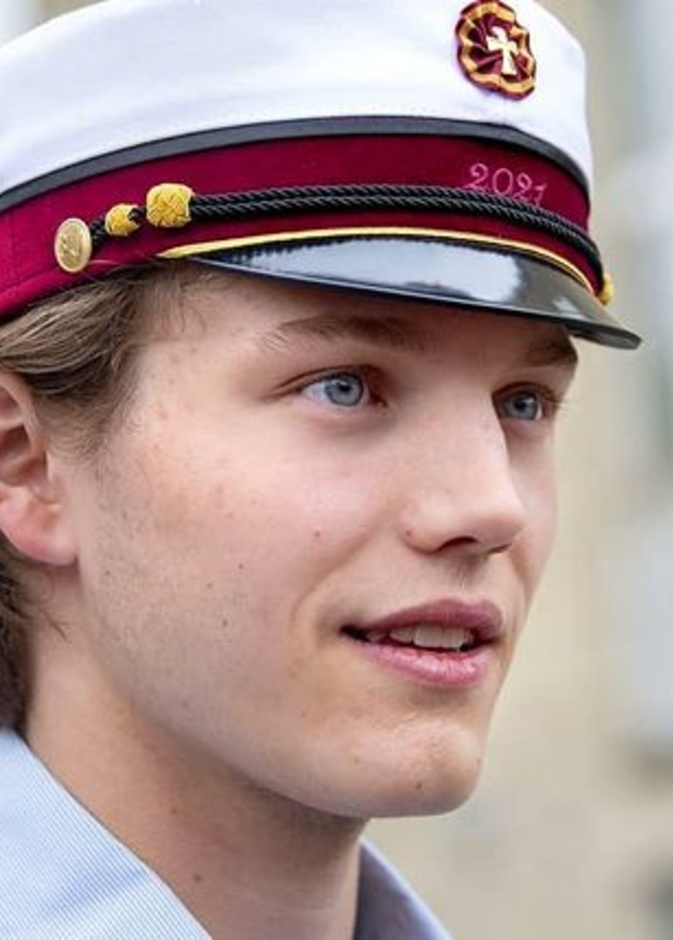 الأمير فيليكس يتخلى عن تدريبه العسكري