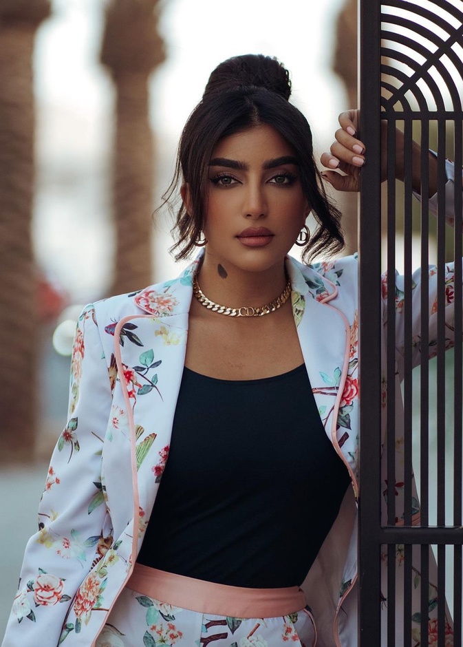 الفنانة بثينة الرئيسي