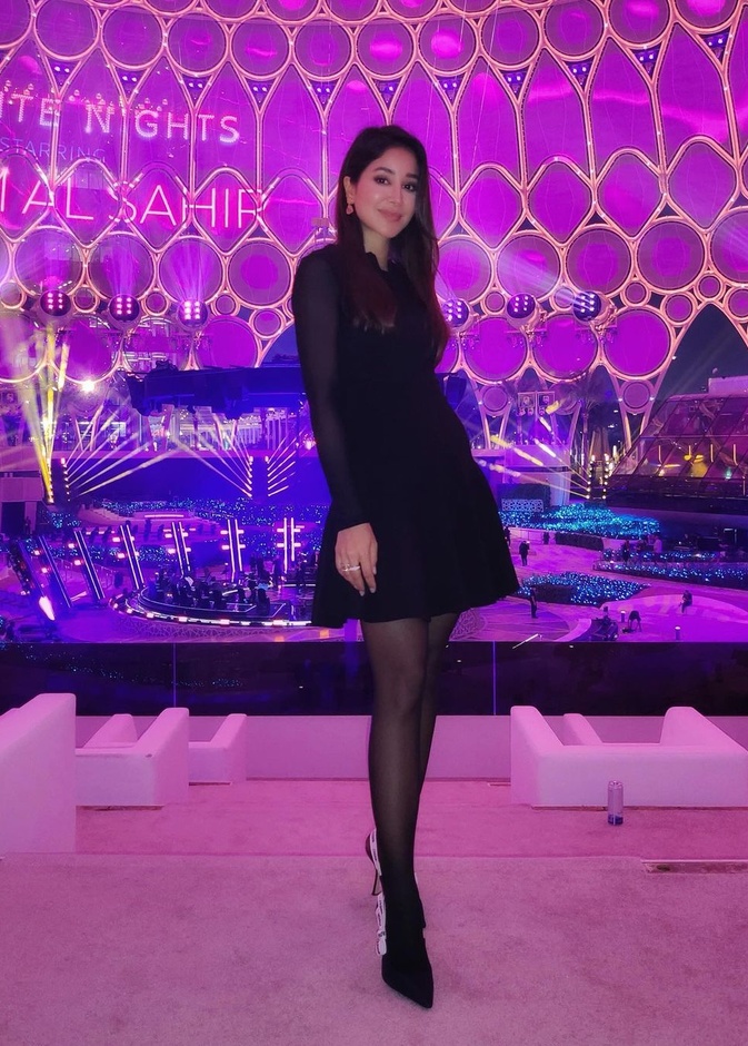 صور إطلالات أسيل عمران أكثر أناقة بالتصاميم السوداء